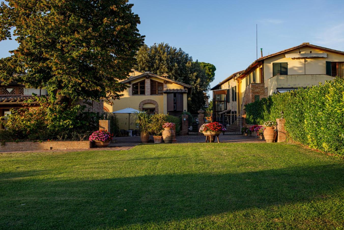 Borgo Villa Risi Siena Exterior foto